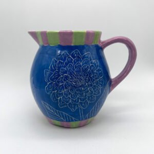 jarra flowers blue