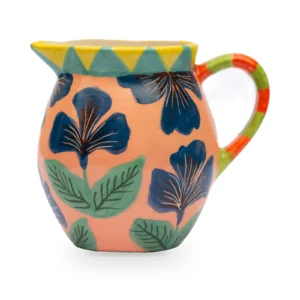 Jarra de cerámica pintada a mano con flores