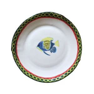 Plato de cerámica pintado a mano con un pez dorado