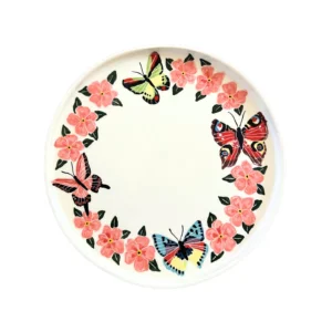 Plato de cerámica pintado a mano con mariposas y flores